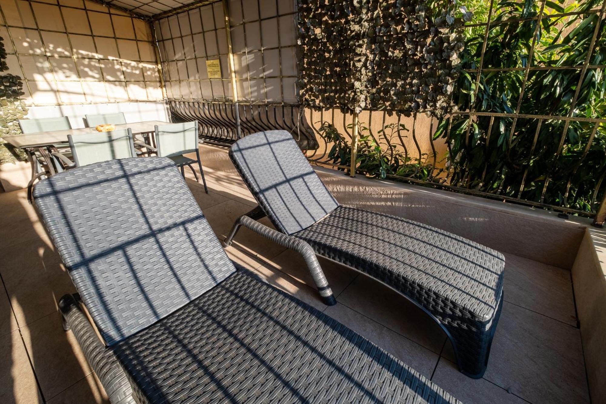 Roman Thermae 2Bdrm Sunny Apartment Varna Esterno foto